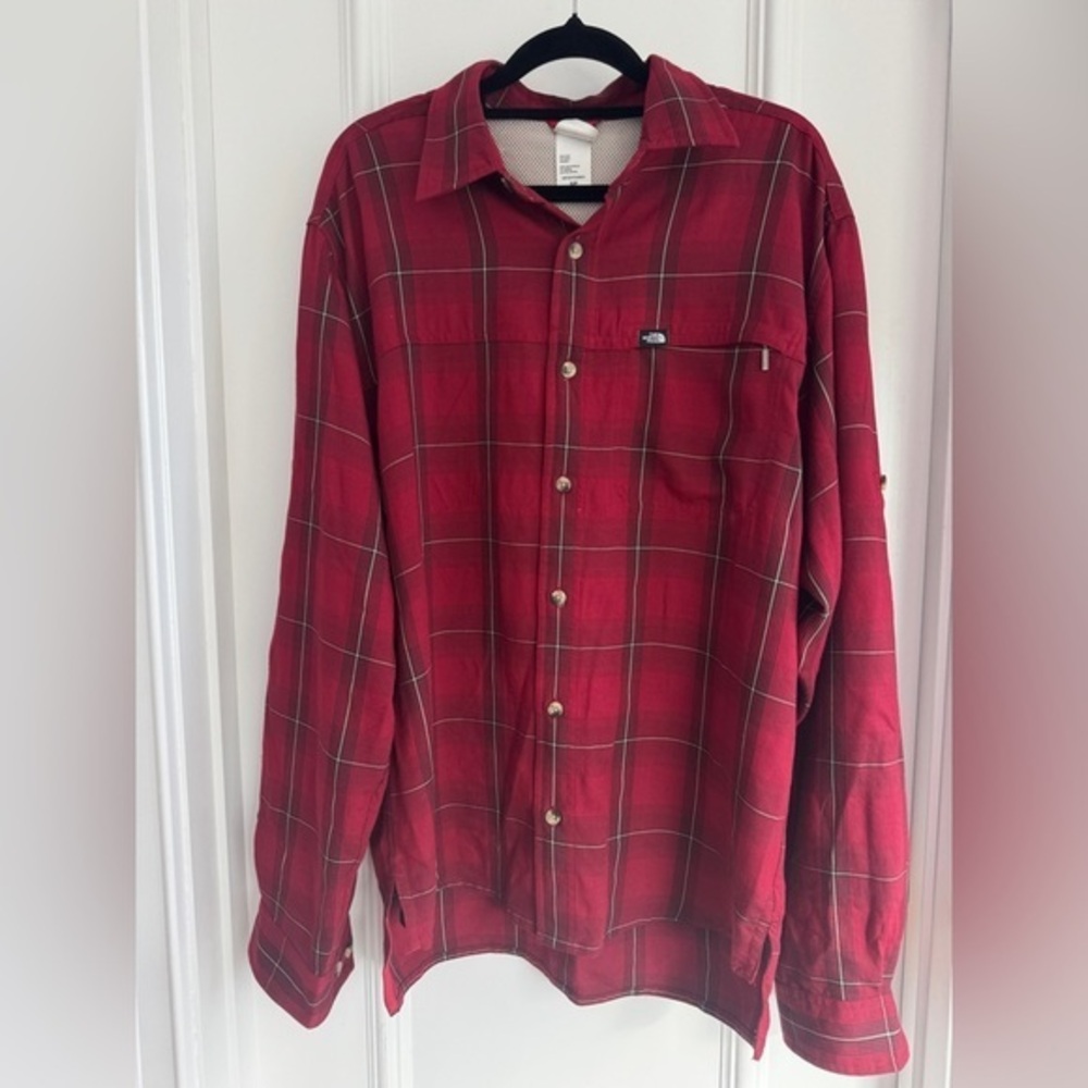 Men’s North Face red/black striped button down shirt size Small